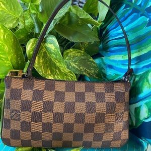❌❌SOLD❌❌ Authentic LV DE Pochette Navona